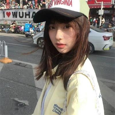 年轻女子